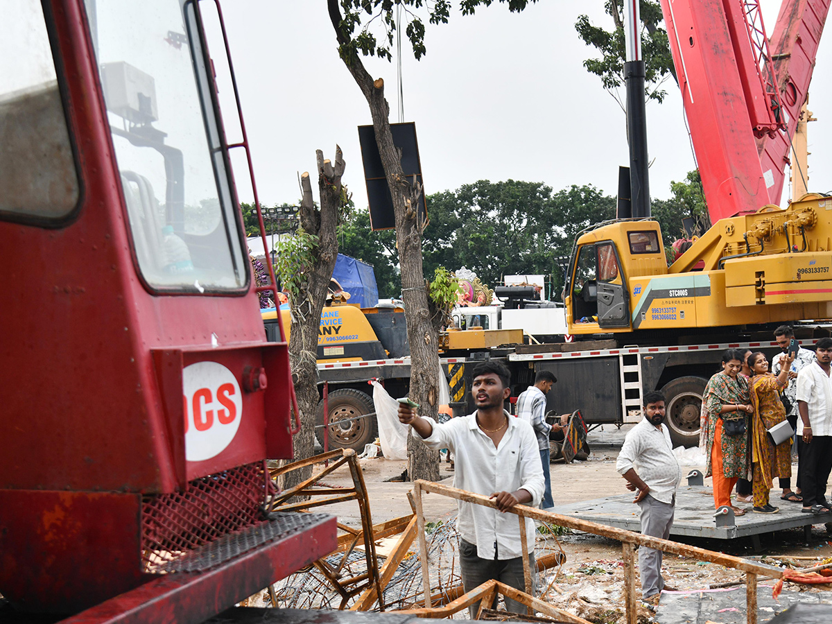 Grand Ganesh immersion celebrations on Necklace Road Hyderabad7
