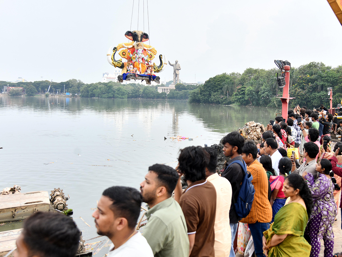 Grand Ganesh immersion celebrations on Necklace Road Hyderabad9