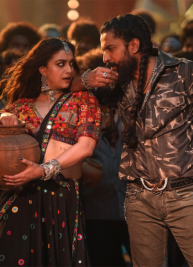 Keerthy Suresh Shared Esha Nagula Katta Meeda Song Working Stills2