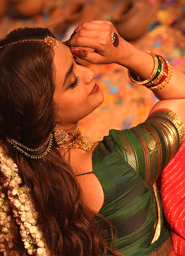 Keerthy Suresh Shared Esha Nagula Katta Meeda Song Working Stills3