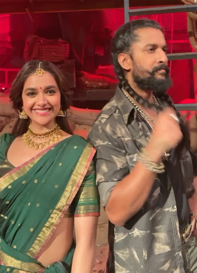 Keerthy Suresh Shared Esha Nagula Katta Meeda Song Working Stills6
