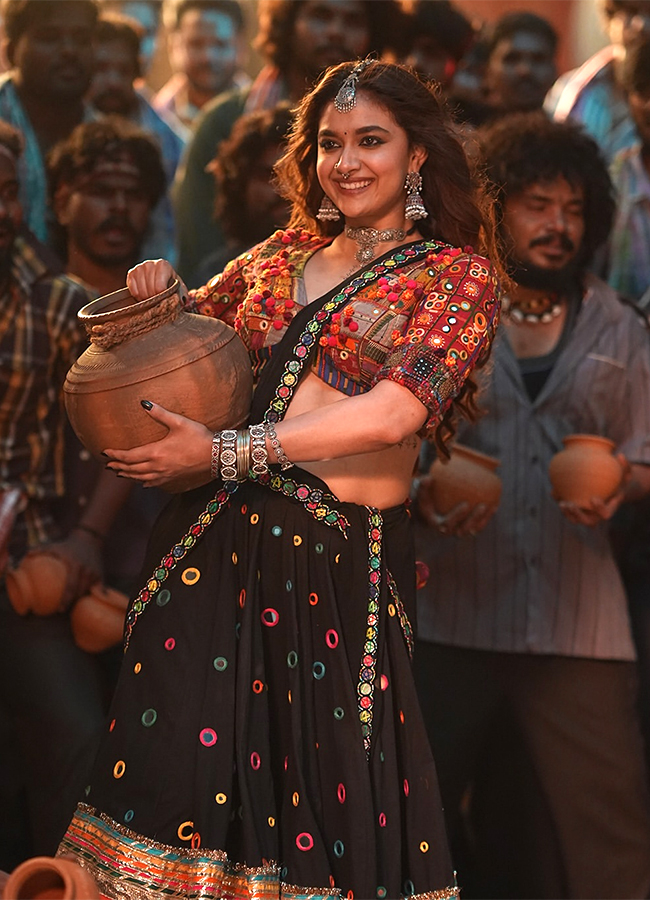 Keerthy Suresh Shared Esha Nagula Katta Meeda Song Working Stills8