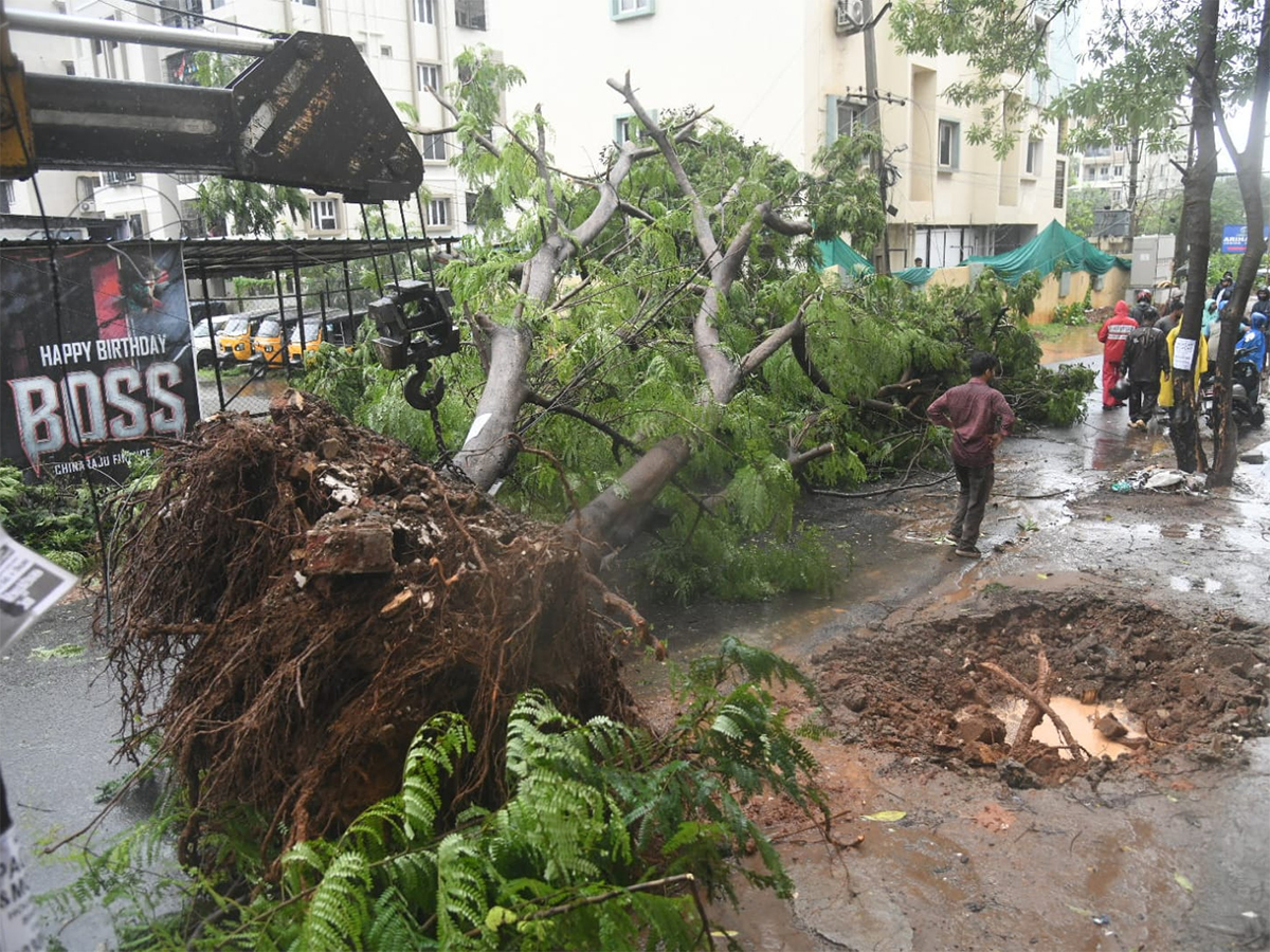 heavy rain in visakhapatnam today photos1