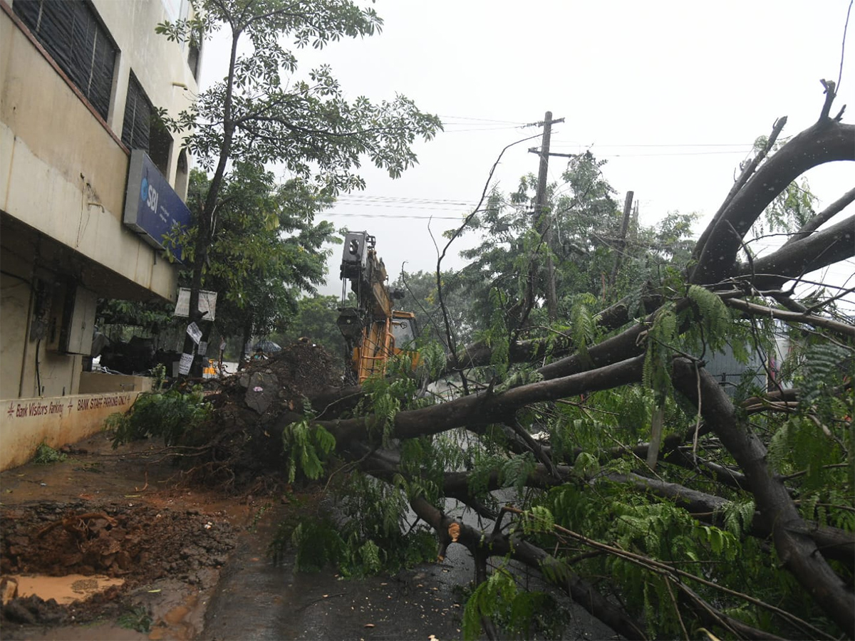 heavy rain in visakhapatnam today photos10