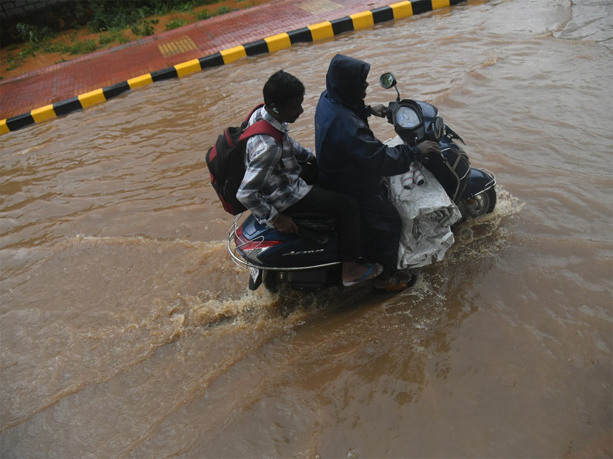 heavy rain in visakhapatnam today photos11