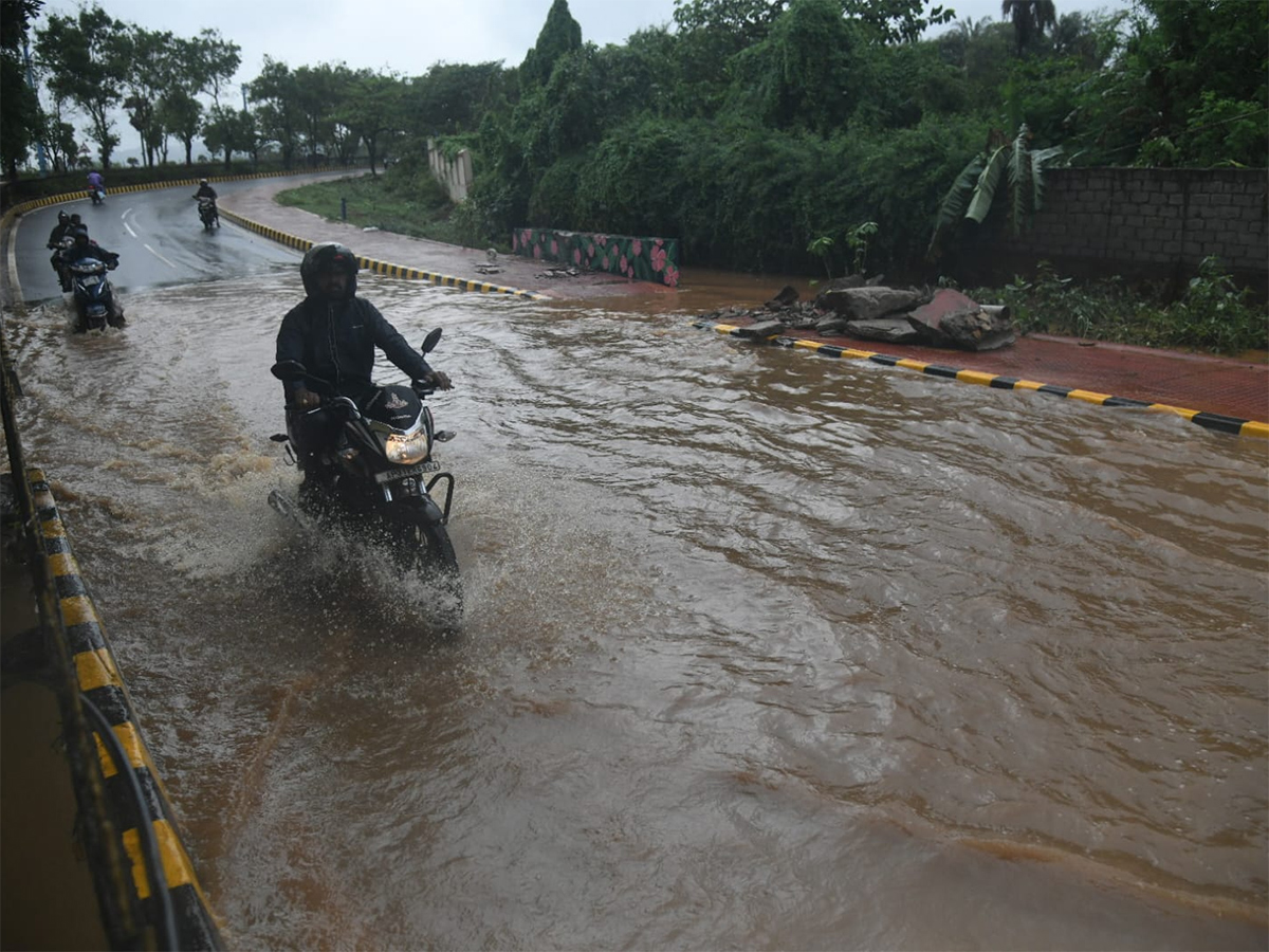 heavy rain in visakhapatnam today photos12