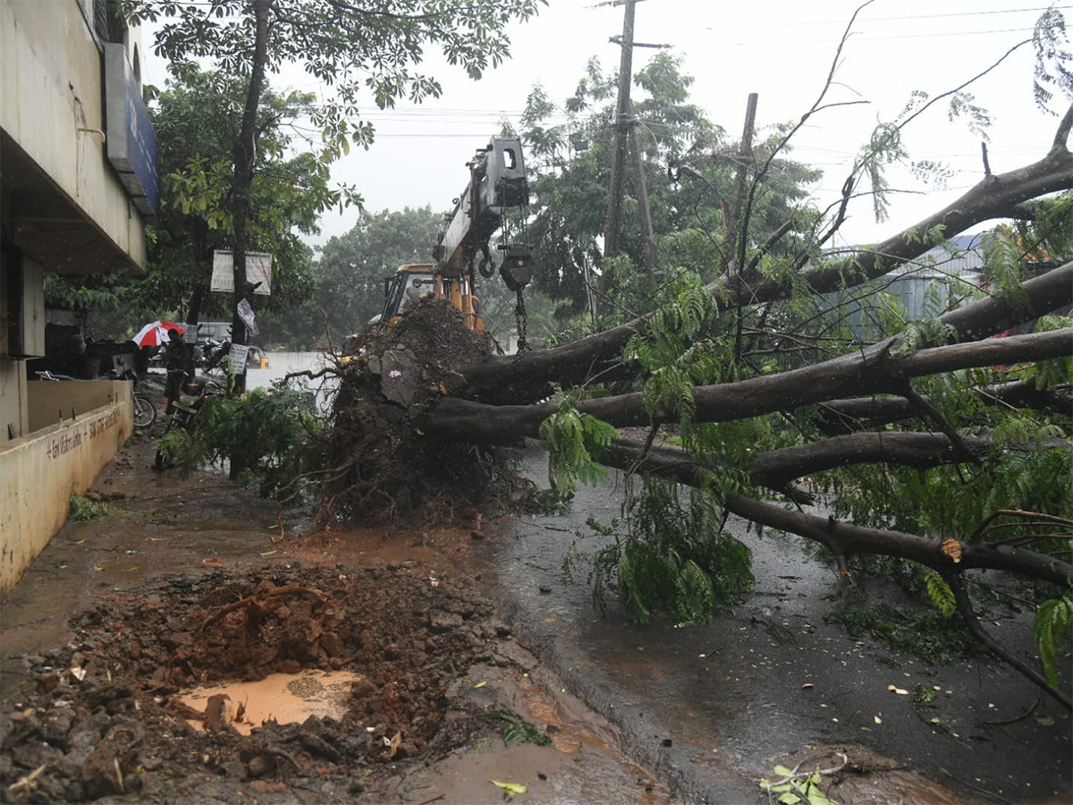 heavy rain in visakhapatnam today photos13