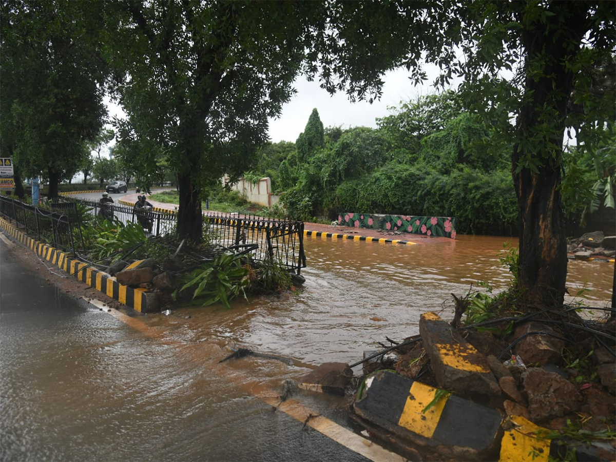 heavy rain in visakhapatnam today photos14