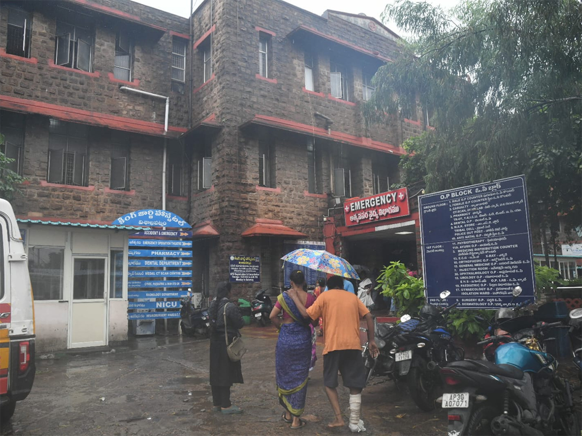 heavy rain in visakhapatnam today photos17
