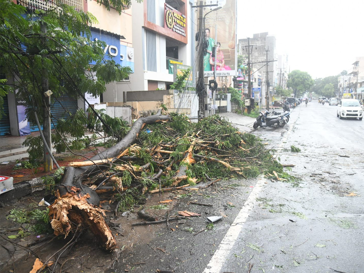 heavy rain in visakhapatnam today photos7
