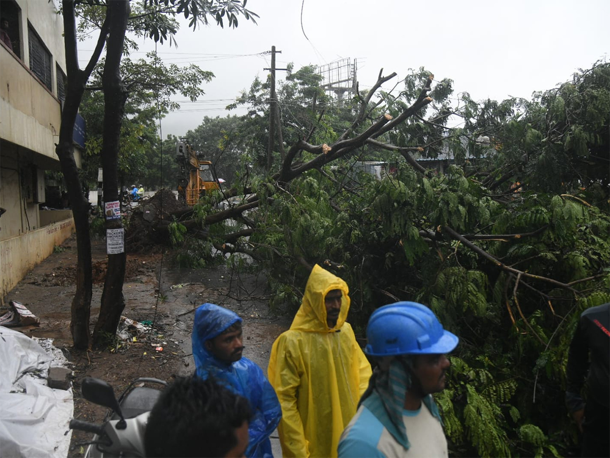 heavy rain in visakhapatnam today photos9