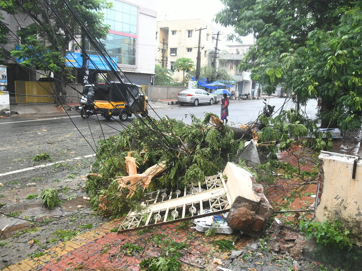 heavy rain in visakhapatnam today photos4