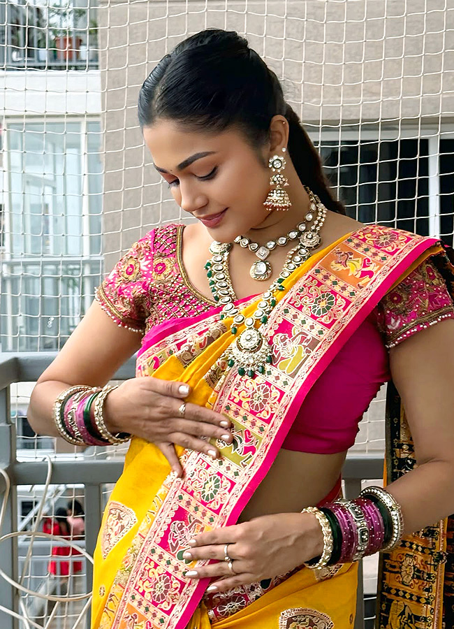 Tollywood Actress Pays Her Respects to Khairatabad Ganesh Photos6