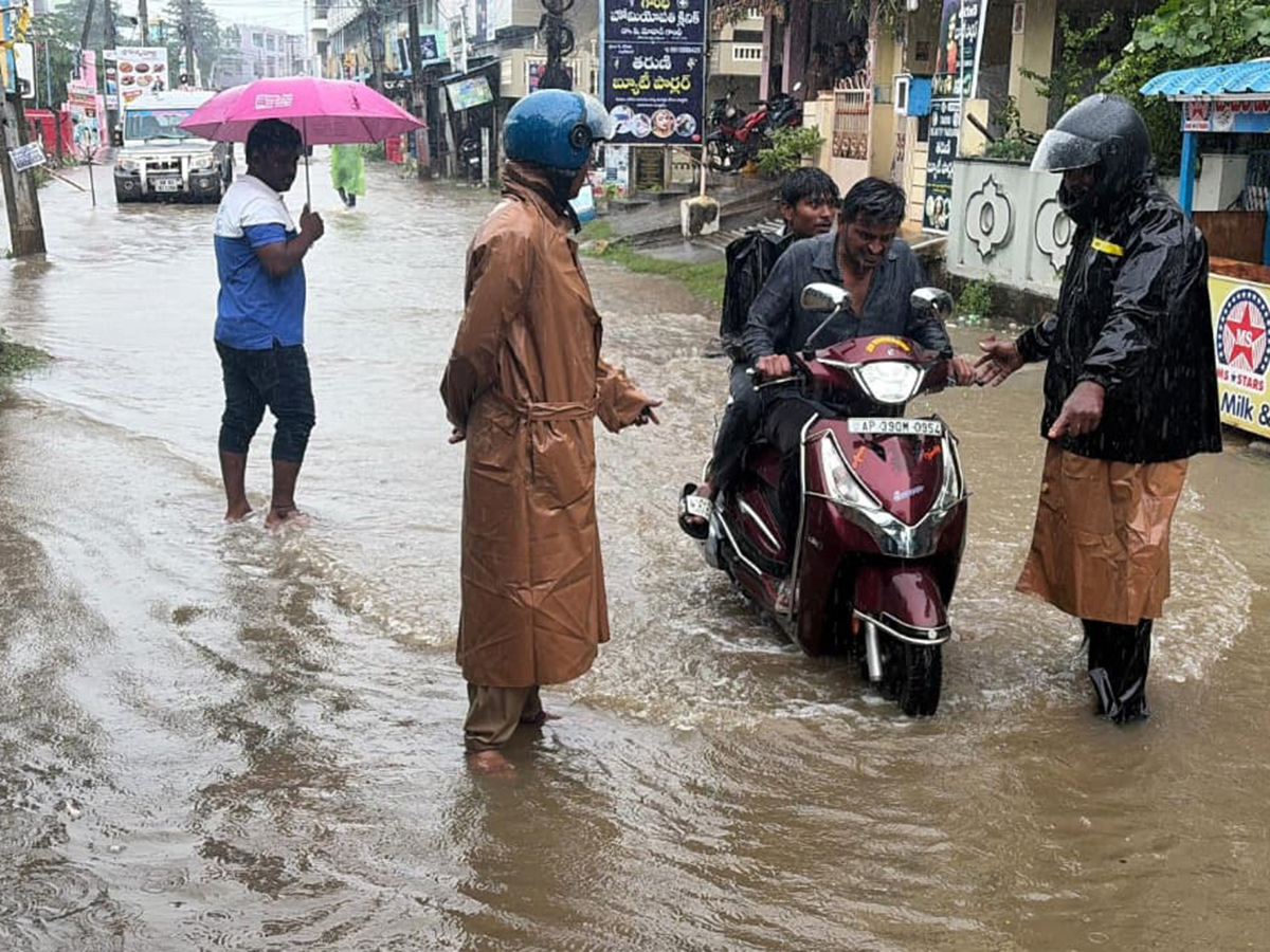 heavy rain in srikakulam Photo Gallery16