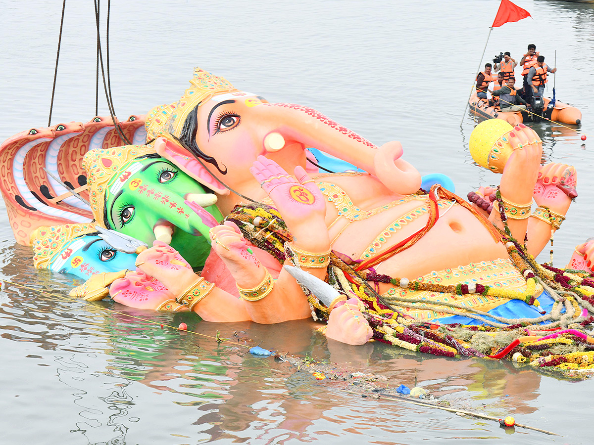 Khairatabad Maha Ganesh Immersion Scenes Photos10