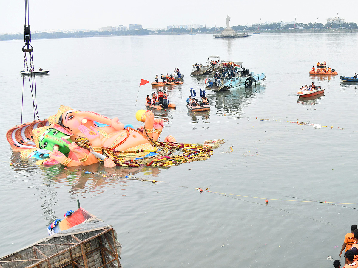 Khairatabad Maha Ganesh Immersion Scenes Photos11