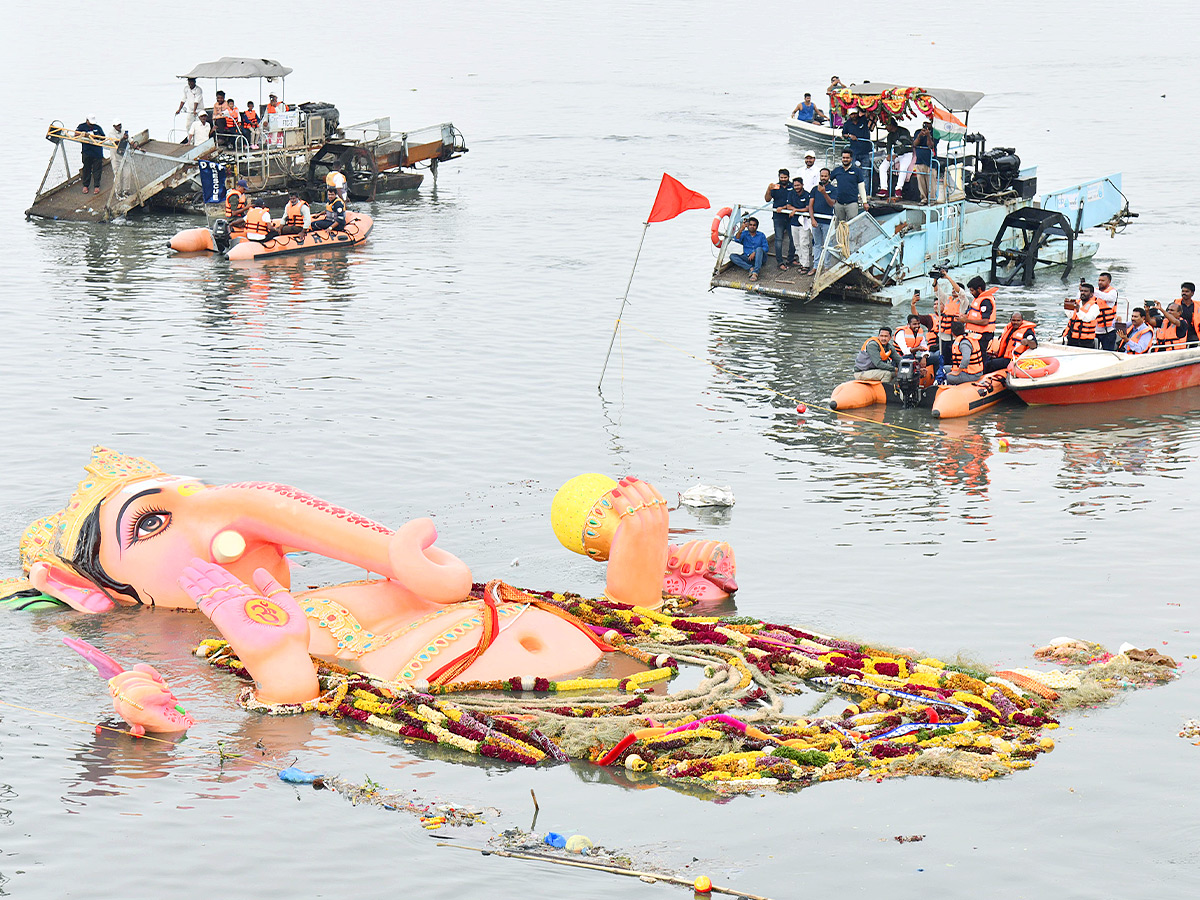 Khairatabad Maha Ganesh Immersion Scenes Photos12