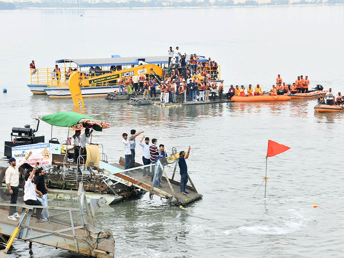 Khairatabad Maha Ganesh Immersion Scenes Photos15