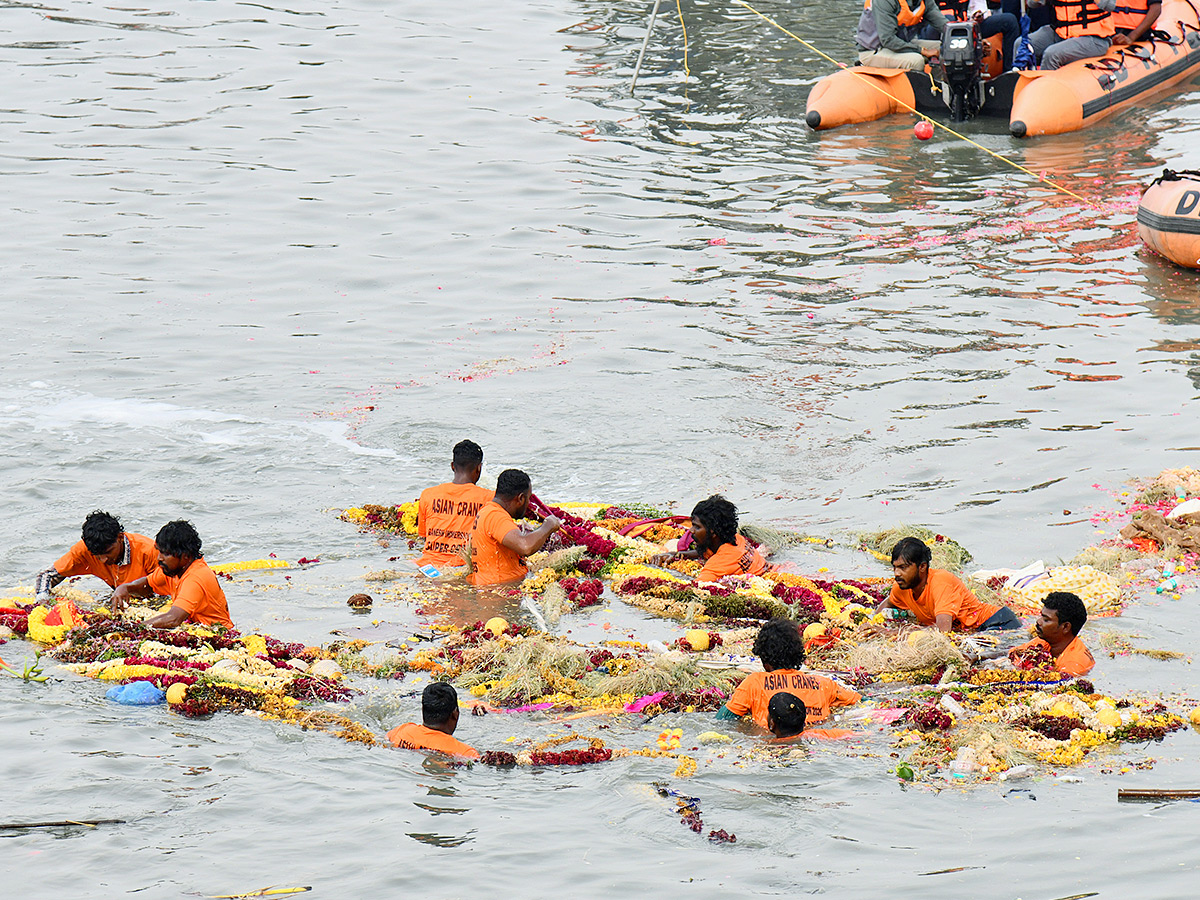 Khairatabad Maha Ganesh Immersion Scenes Photos16