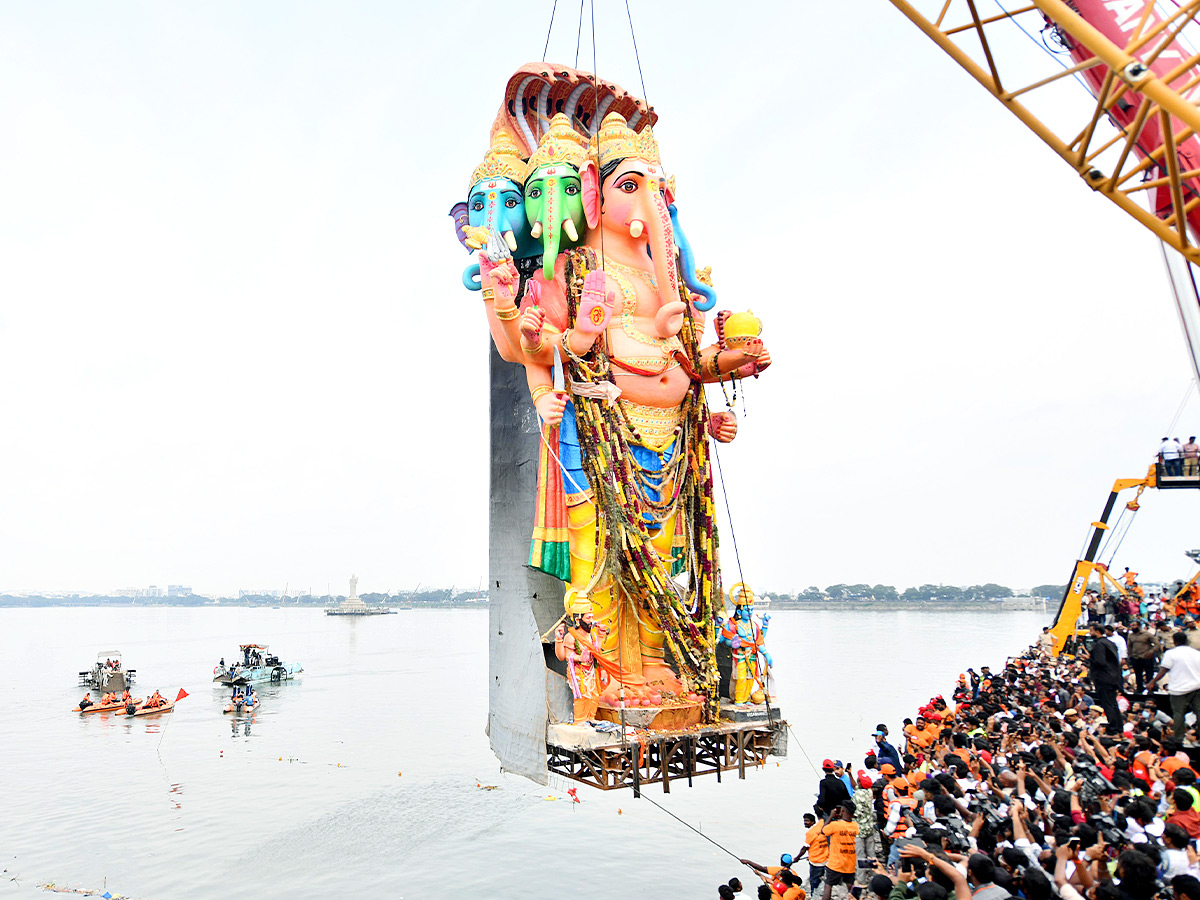 Khairatabad Maha Ganesh Immersion Scenes Photos2