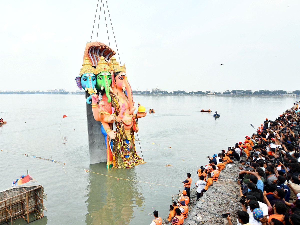 Khairatabad Maha Ganesh Immersion Scenes Photos3