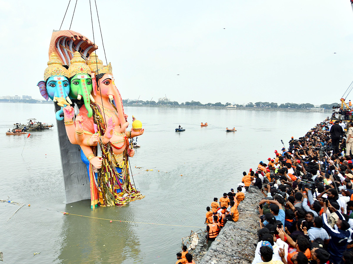 Khairatabad Maha Ganesh Immersion Scenes Photos4