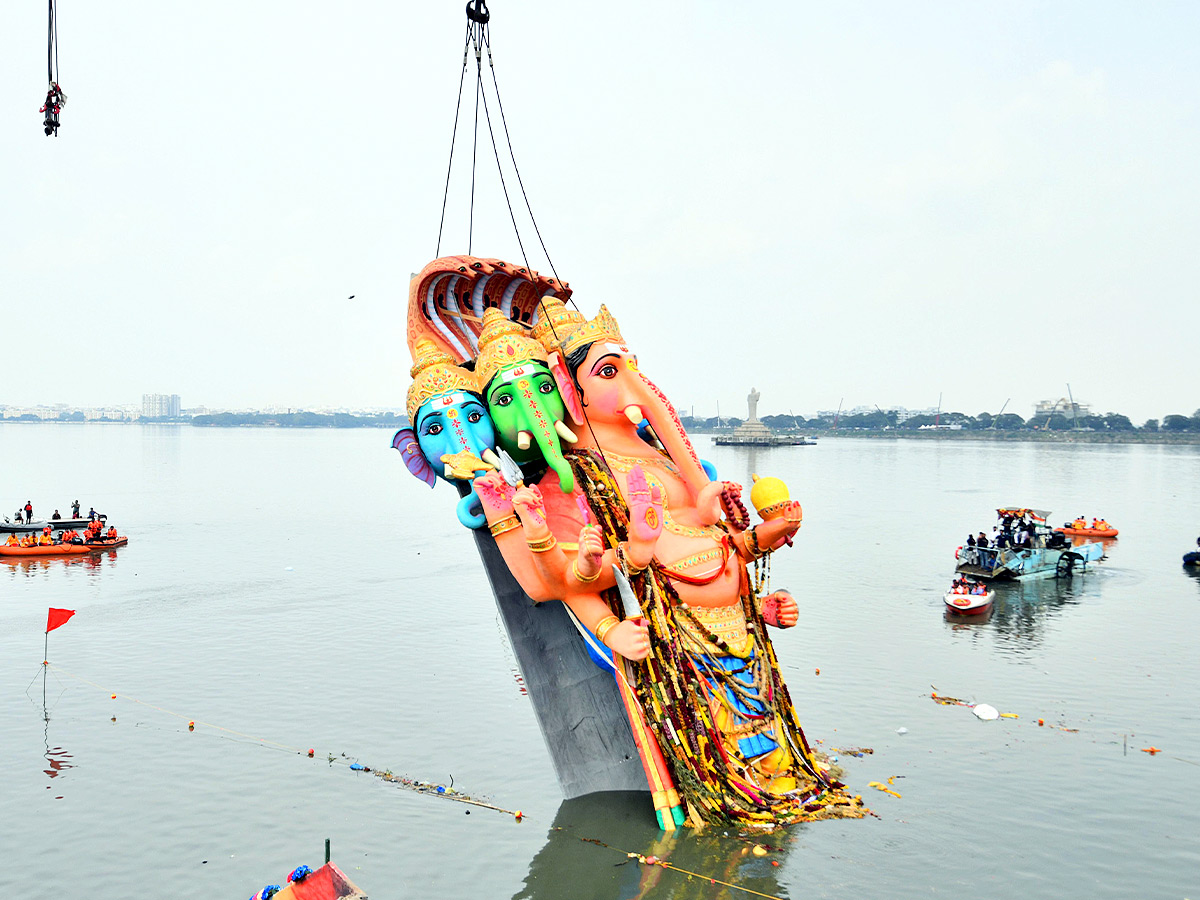 Khairatabad Maha Ganesh Immersion Scenes Photos5