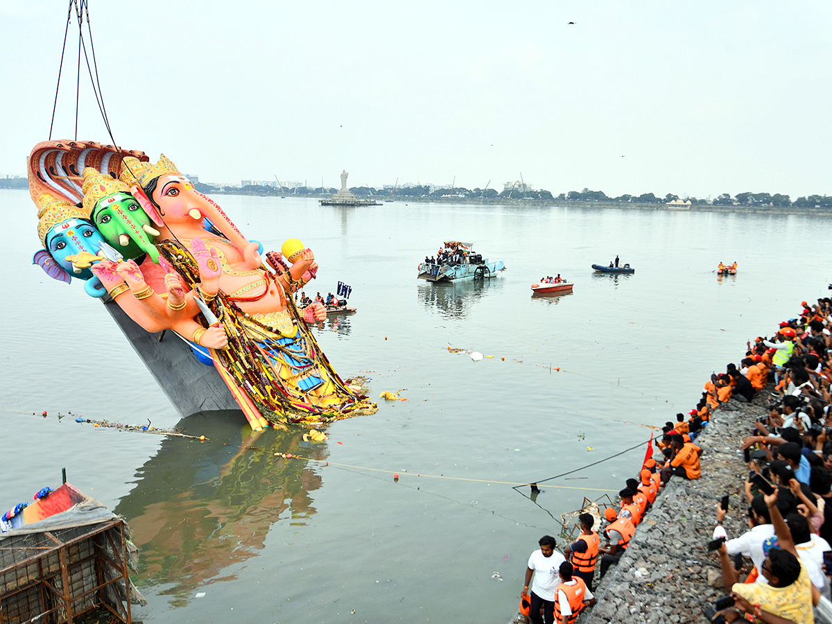 Khairatabad Maha Ganesh Immersion Scenes Photos6
