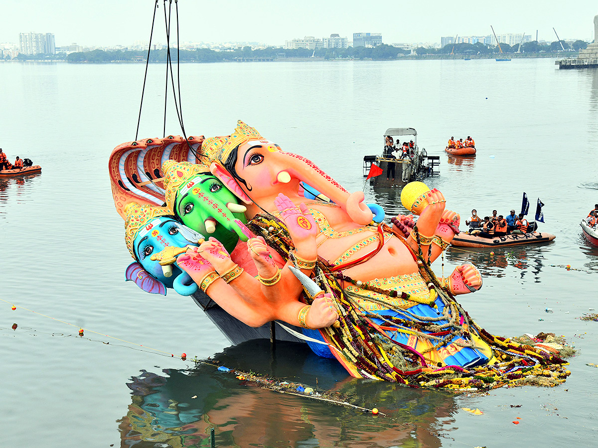 Khairatabad Maha Ganesh Immersion Scenes Photos7