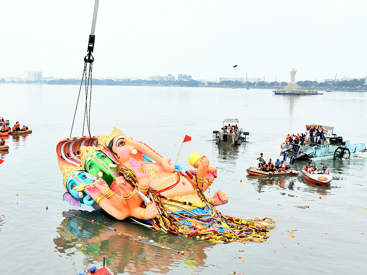 Khairatabad Maha Ganesh Immersion Scenes Photos9