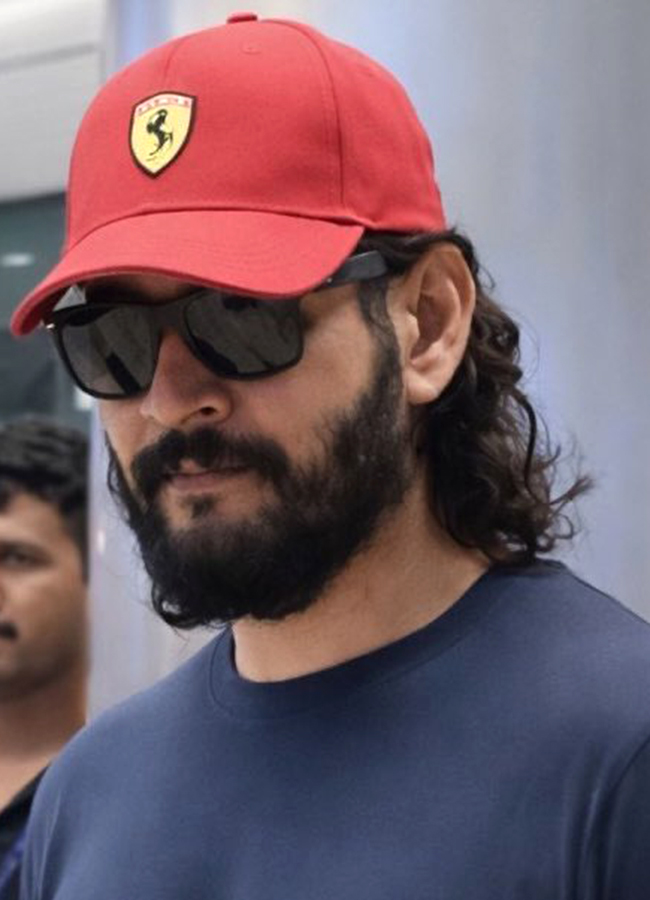 Varanasi Star Mahesh Babu Clean Shaven Look Viral Photos12