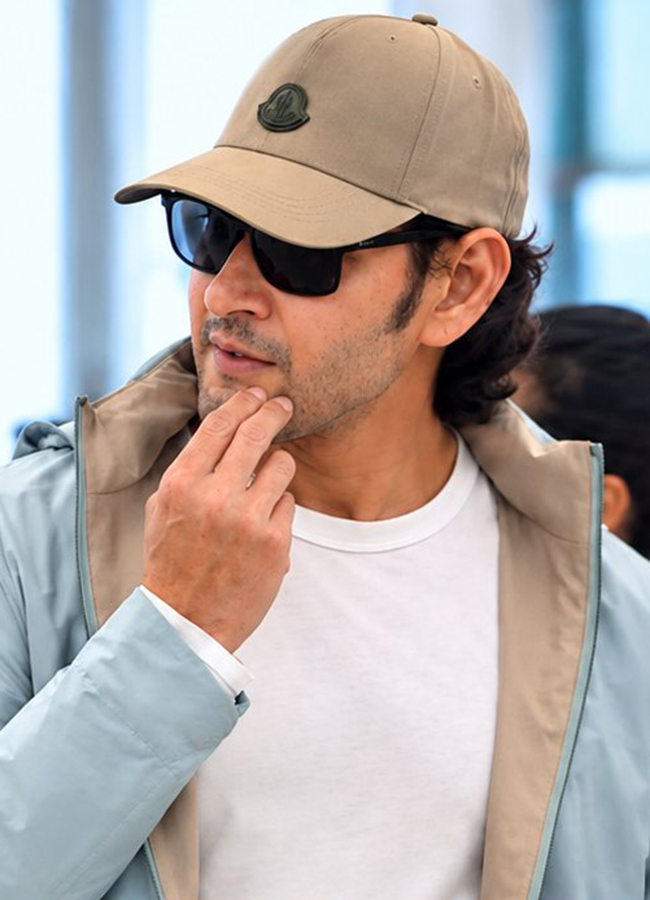 Varanasi Star Mahesh Babu Clean Shaven Look Viral Photos5