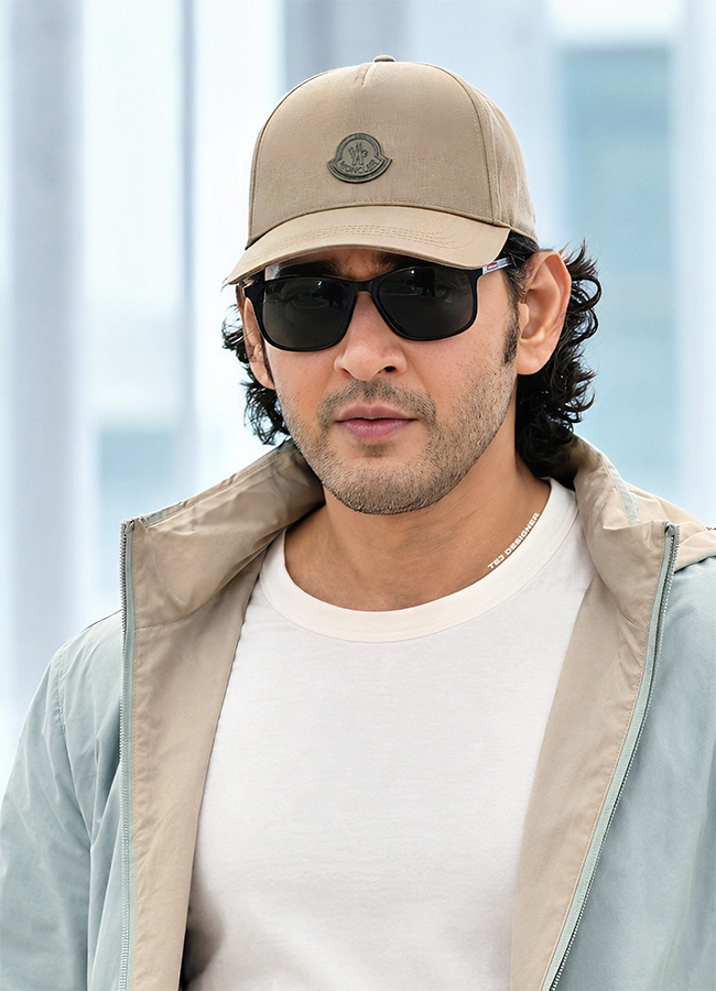 Varanasi Star Mahesh Babu Clean Shaven Look Viral Photos8