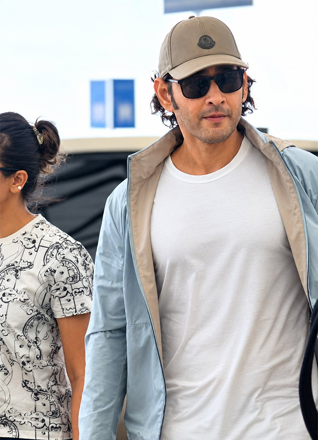 Varanasi Star Mahesh Babu Clean Shaven Look Viral Photos9