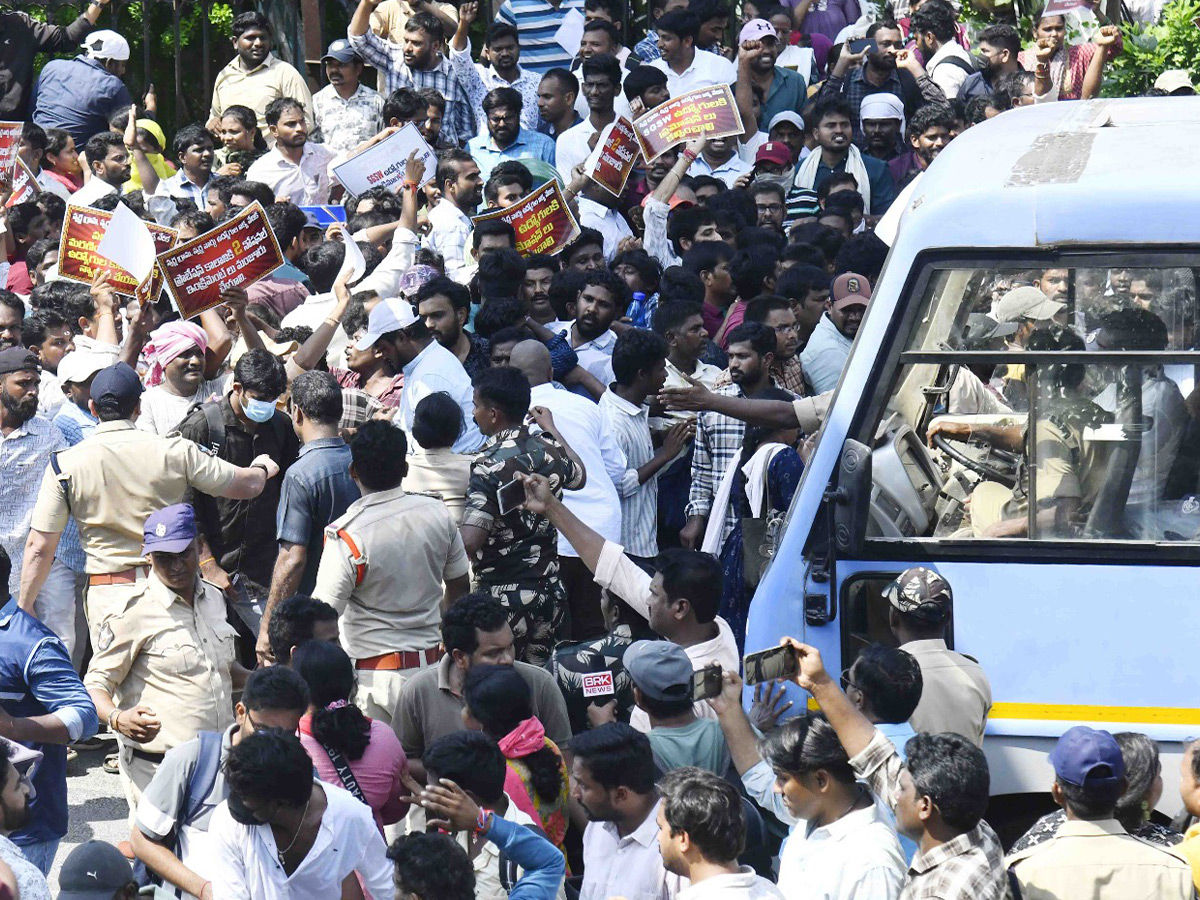 AP: Secretariat Employees’ Revolt..! (Photos)11