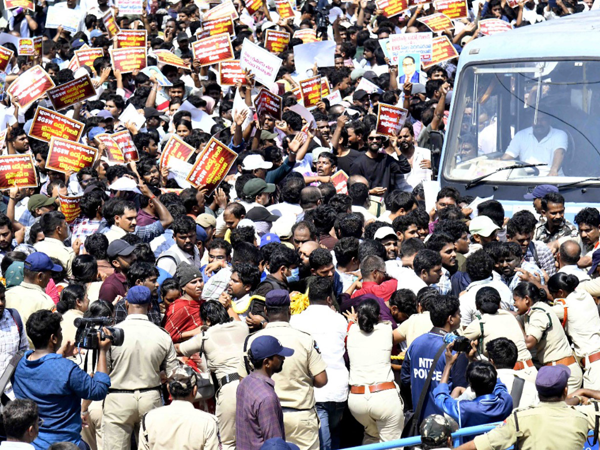 AP: Secretariat Employees’ Revolt..! (Photos)12