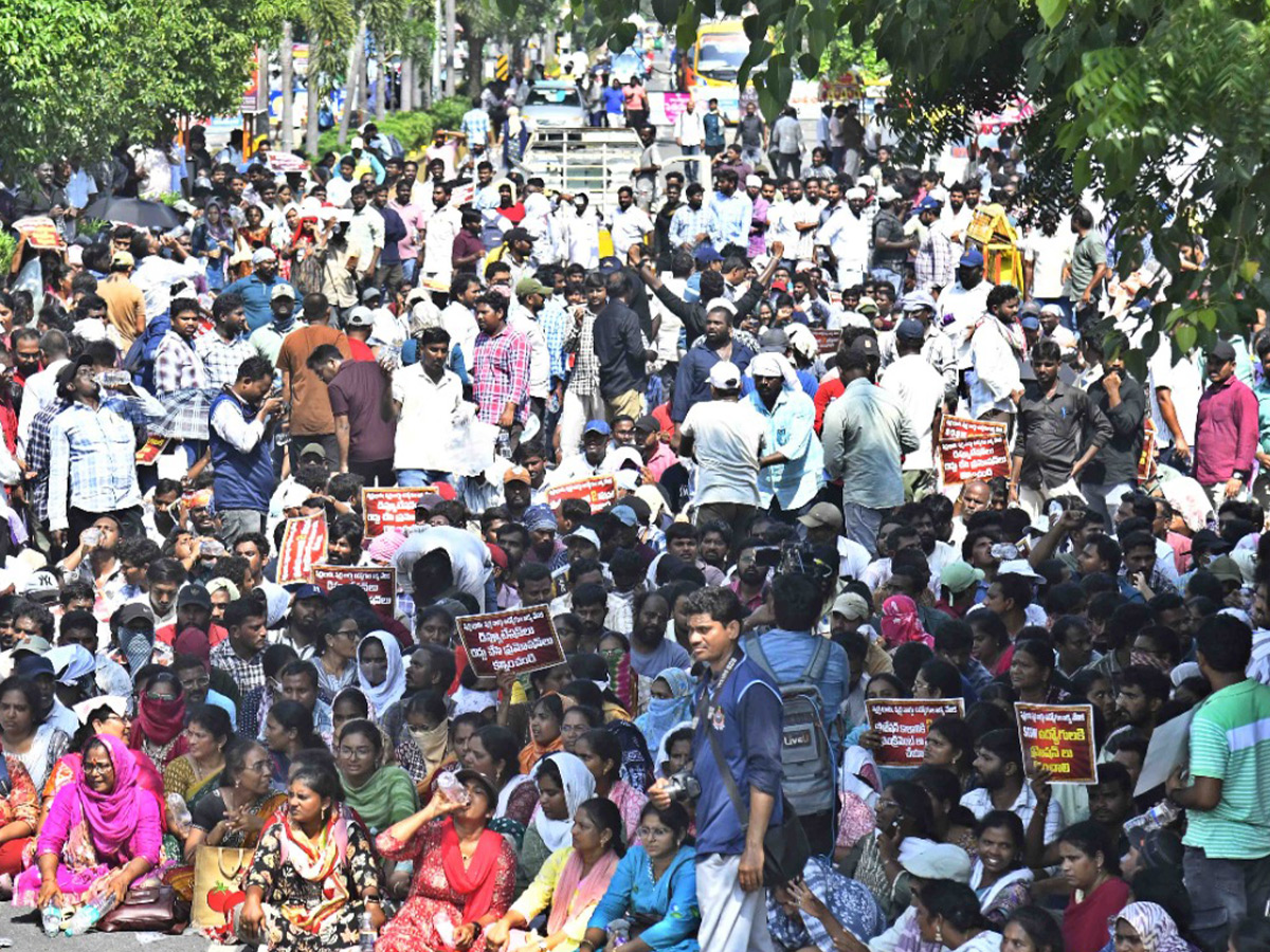AP: Secretariat Employees’ Revolt..! (Photos)16