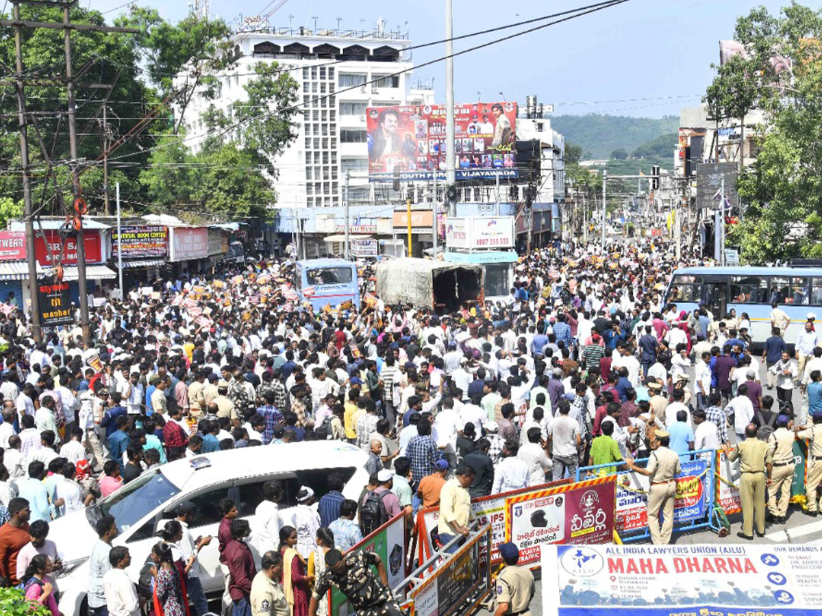 AP: Secretariat Employees’ Revolt..! (Photos)2