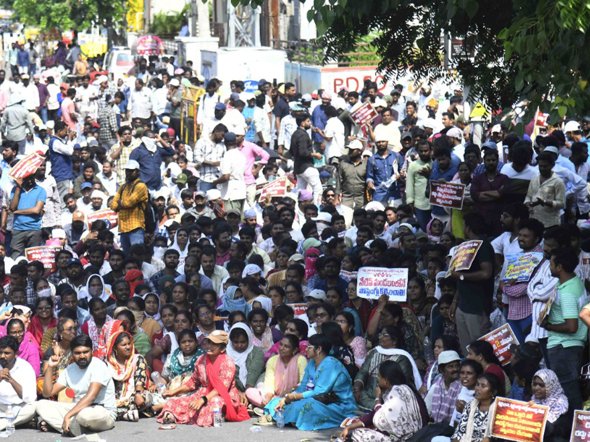 AP: Secretariat Employees’ Revolt..! (Photos)20