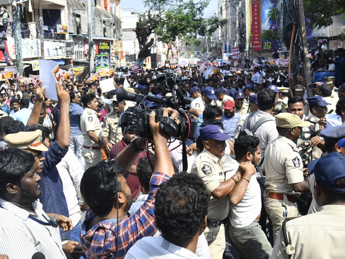 AP: Secretariat Employees’ Revolt..! (Photos)24
