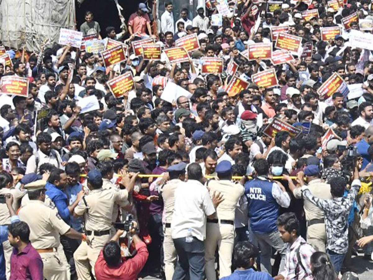 AP: Secretariat Employees’ Revolt..! (Photos)25