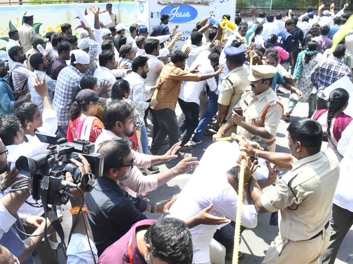 AP: Secretariat Employees’ Revolt..! (Photos)26