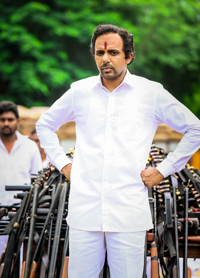 KCR Like Character in The Paradise Behind the Scenes Photos10