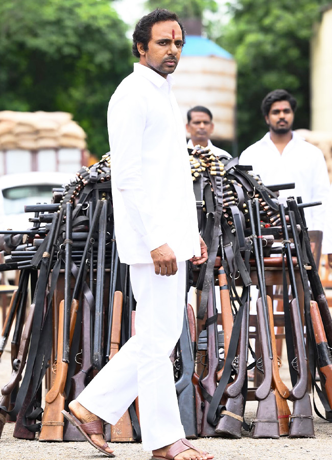 KCR Like Character in The Paradise Behind the Scenes Photos11