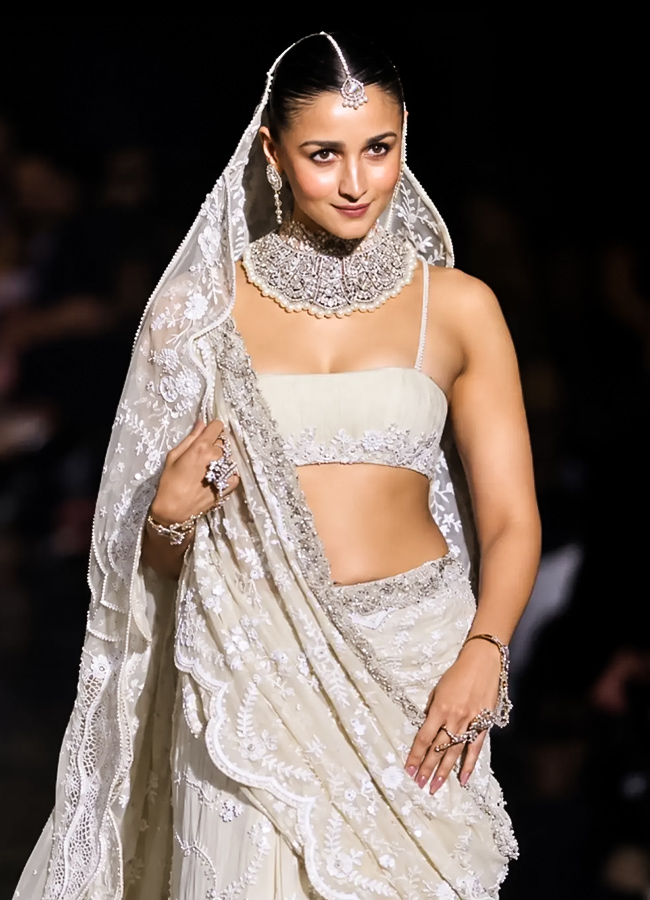 Showstoppers Alia Bhatt and Vicky Kaushal dazzled on the runway at the 15th edition of Manish Malhotra’s Mijwan Couture Show in Mumbai2