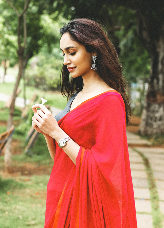 Samantha Shobita Sister Looks Stunning in a Red Saree Photos2
