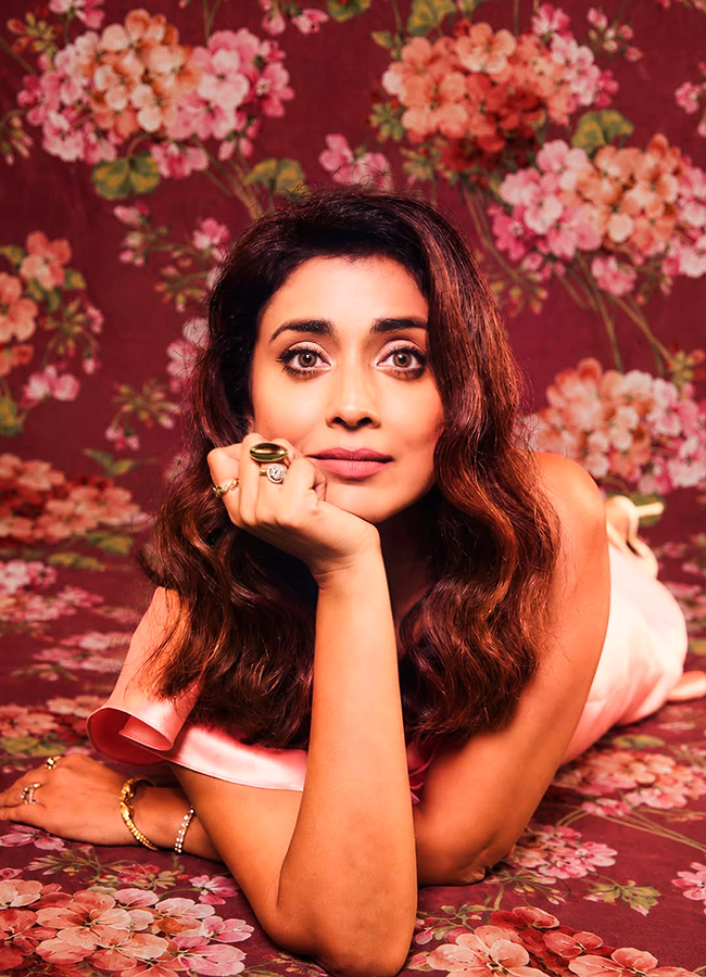 Shriya Saran Gets More Glamorous After Turning 4012