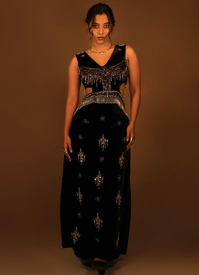 Vishika Glamorous Photos Go Viral  3