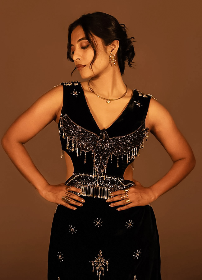 Vishika Glamorous Photos Go Viral  4