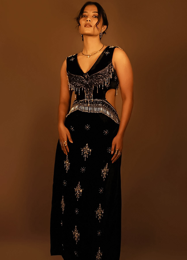Vishika Glamorous Photos Go Viral  8